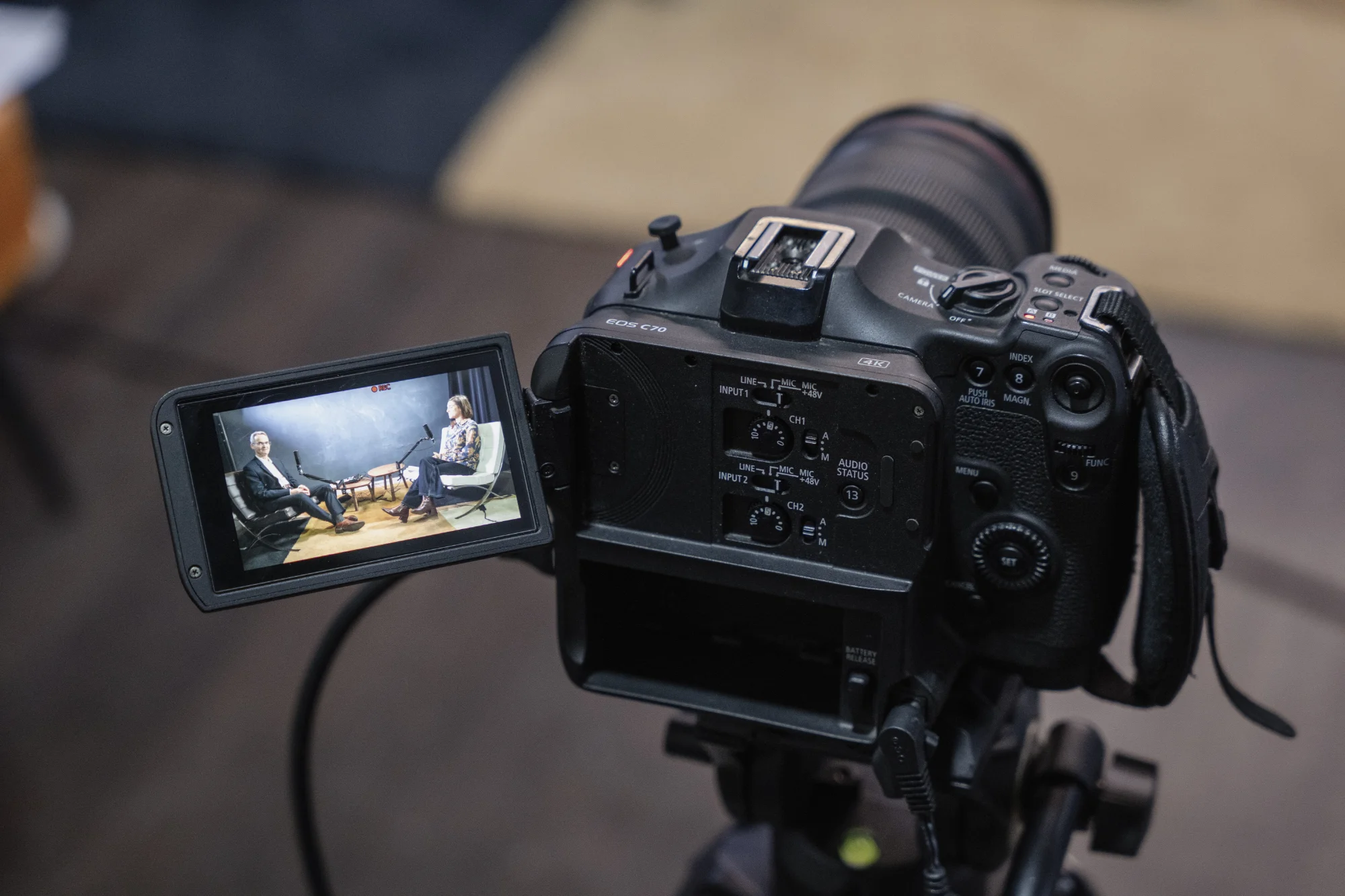 Saison 2 — caméra de retour avec invités à l'écran