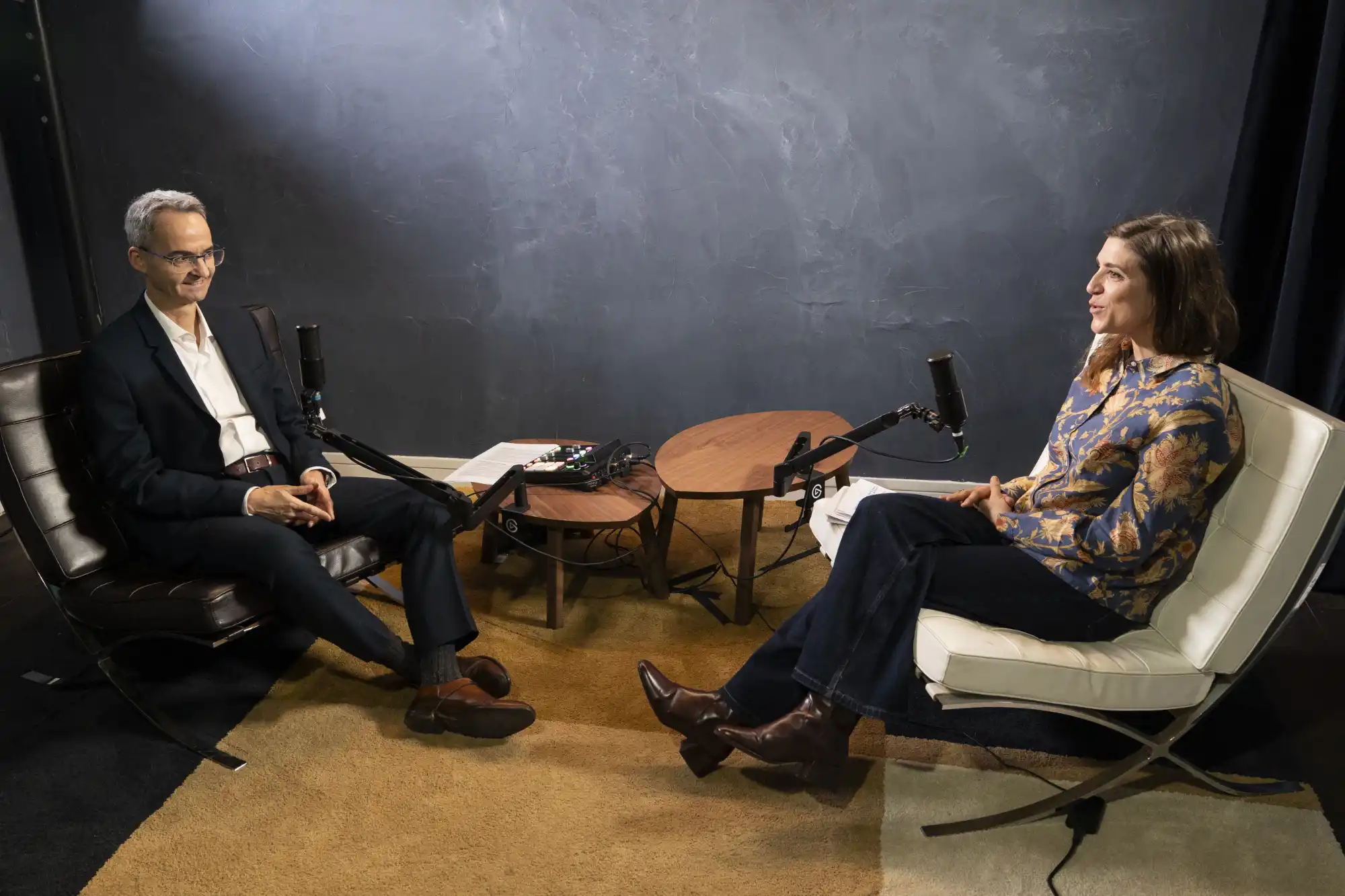 Saison 2 — face-à-face podcast en studio à Paris